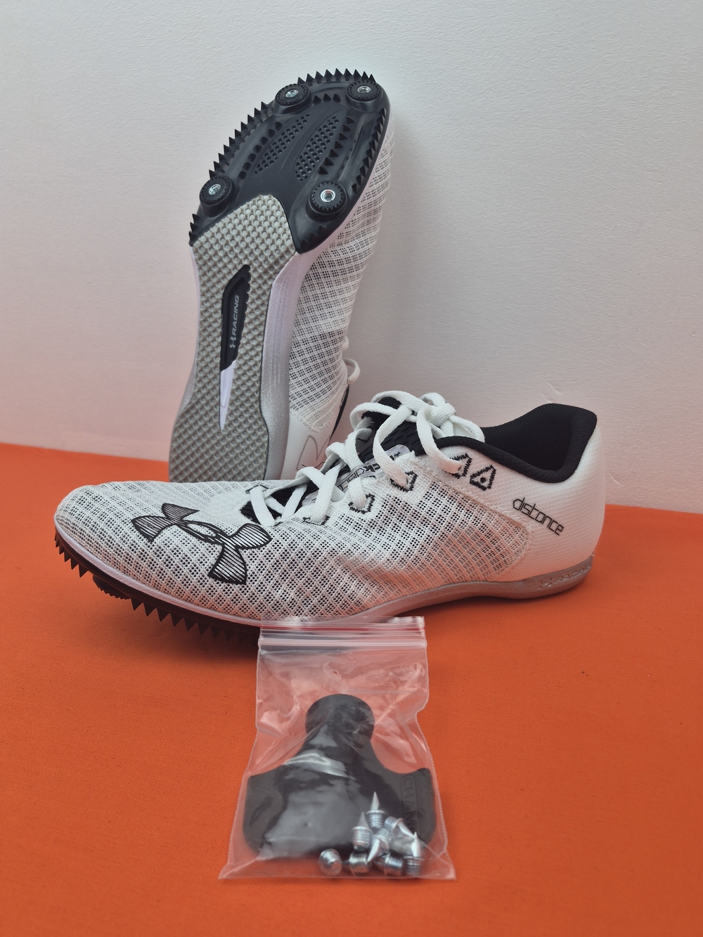 Mens 11 Under Armour Kick Distance 4 Track and Field Shoes White 3025460-100